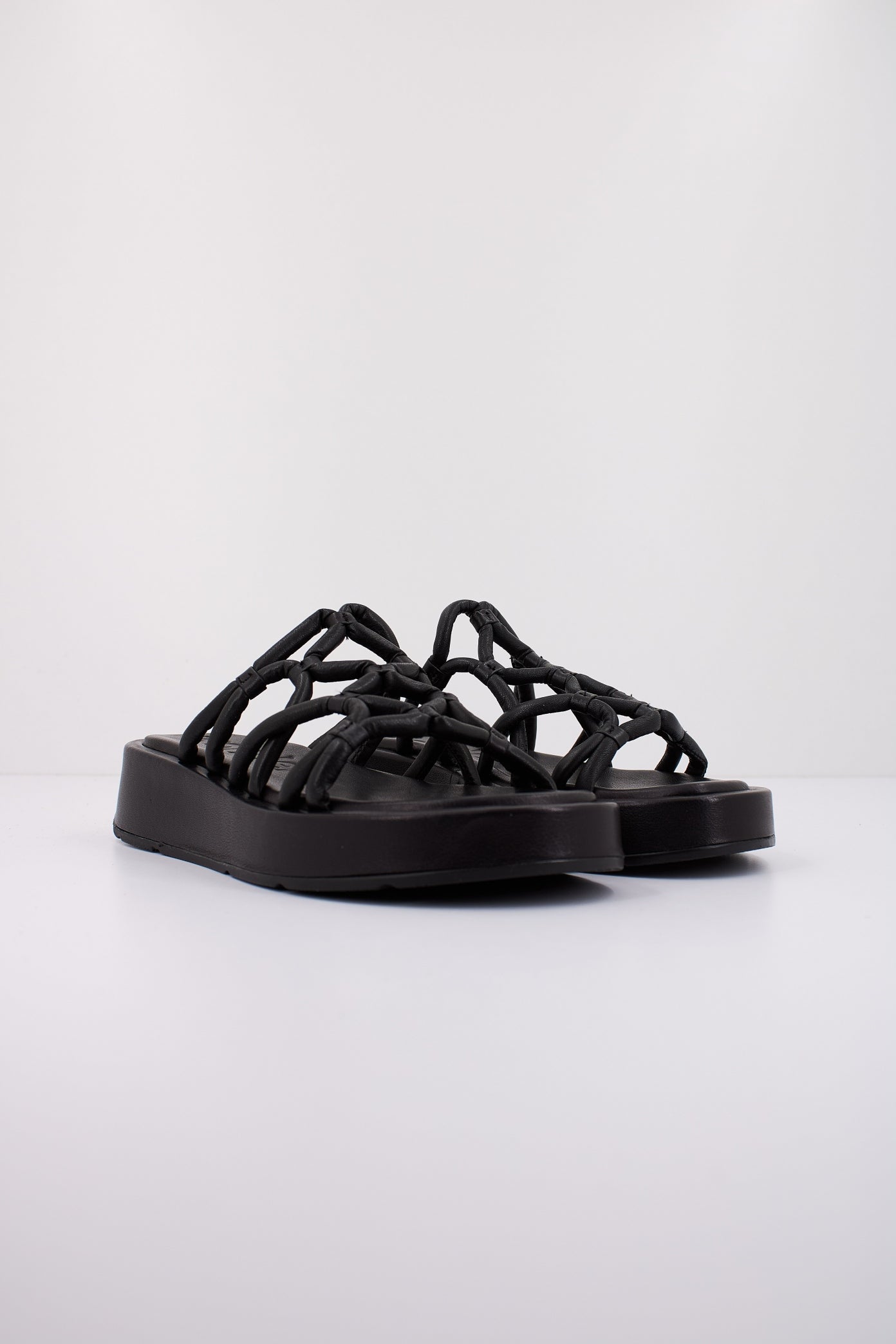 WONDERS AT en color NEGRO (2)