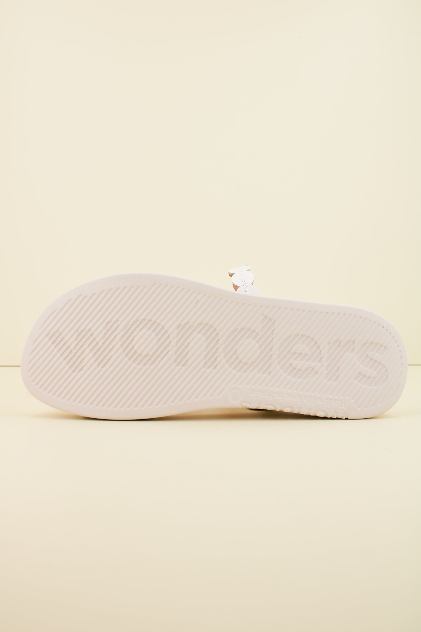 WONDERS C en color BLANCO (4)