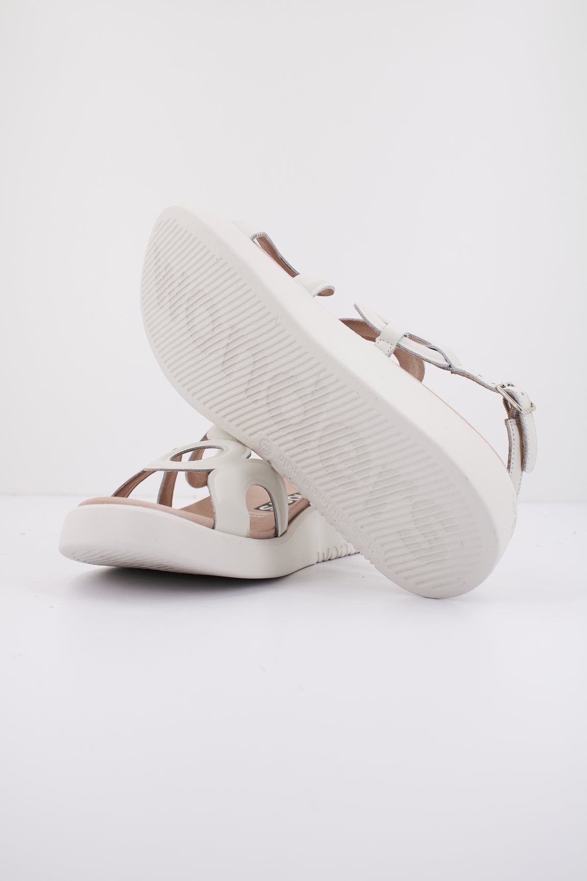 WONDERS C en color BLANCO (4)
