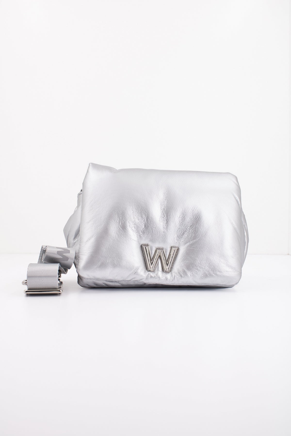 WONDERS WB en color PLATA (1)