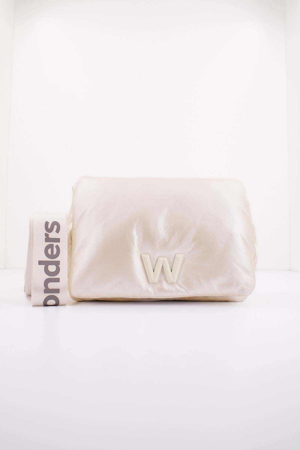 WONDERS WB en color ORO (1)