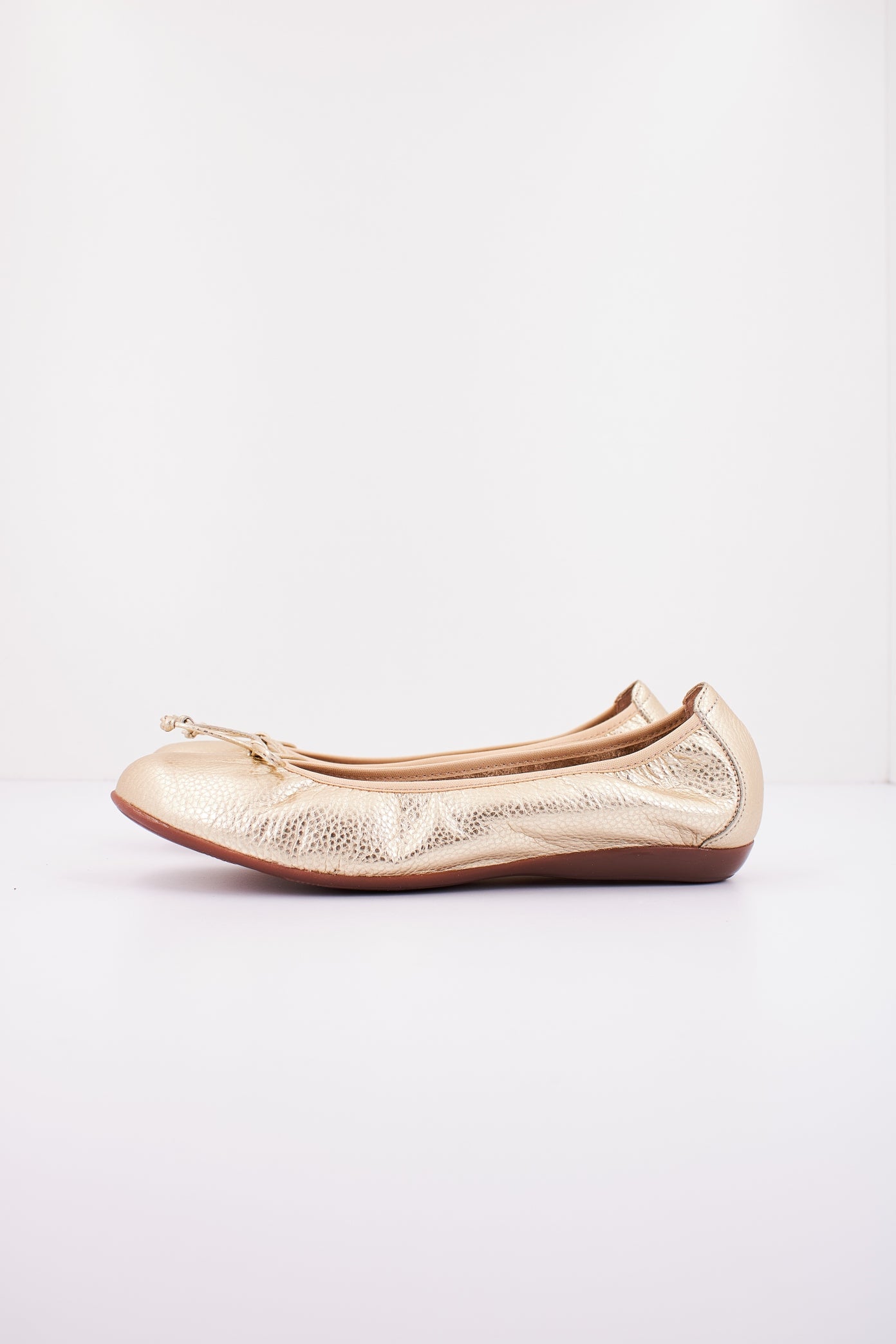 WONDERS A en color ORO (1)
