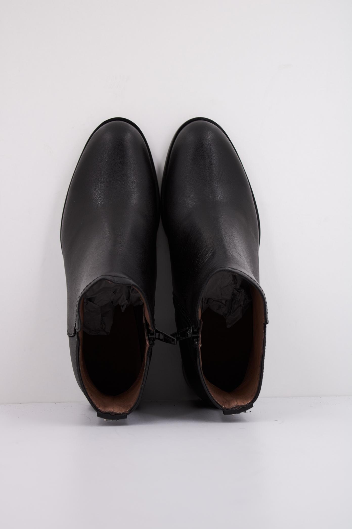 WONDERS G en color NEGRO (3)