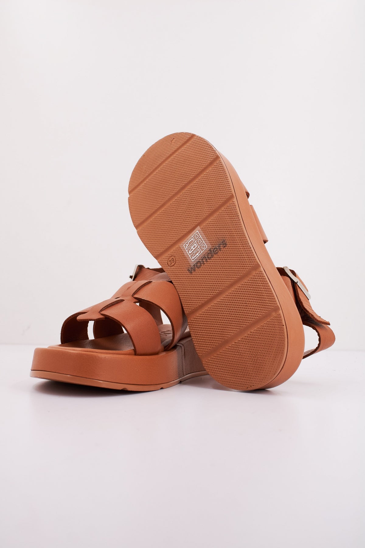 WONDERS AT en color MARRON CLARO (5)