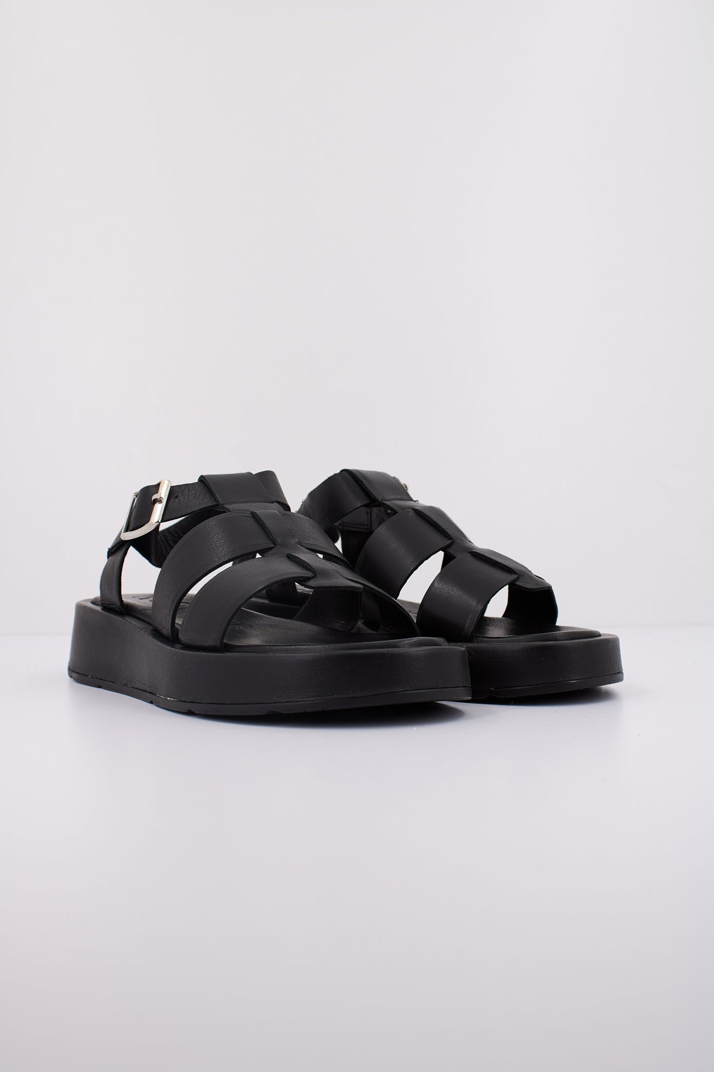 WONDERS AT en color NEGRO (2)