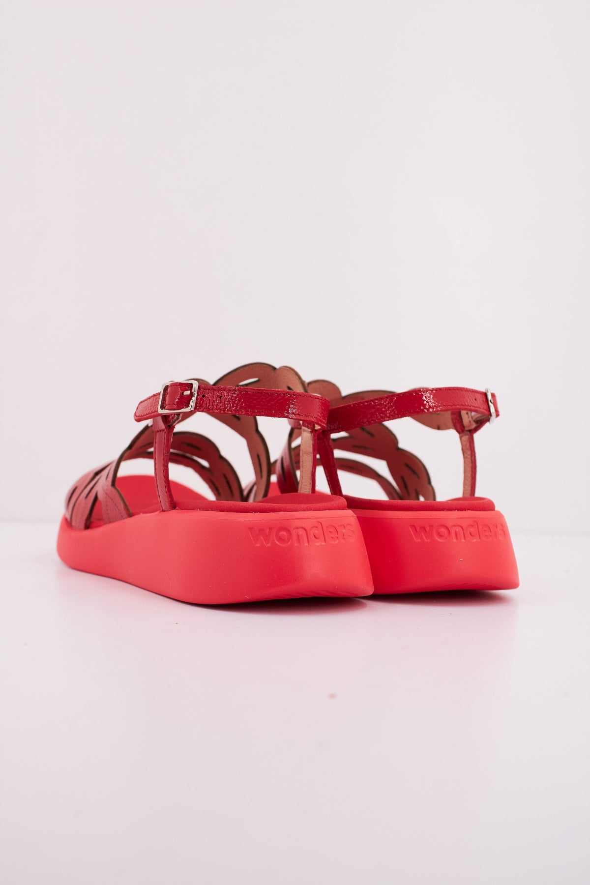 WONDERS C en color ROJO (4)