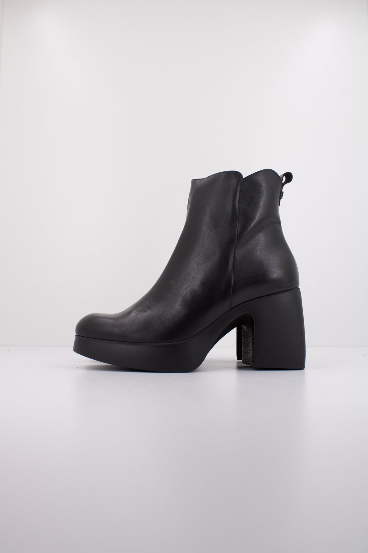 WONDERS H en color NEGRO (1)