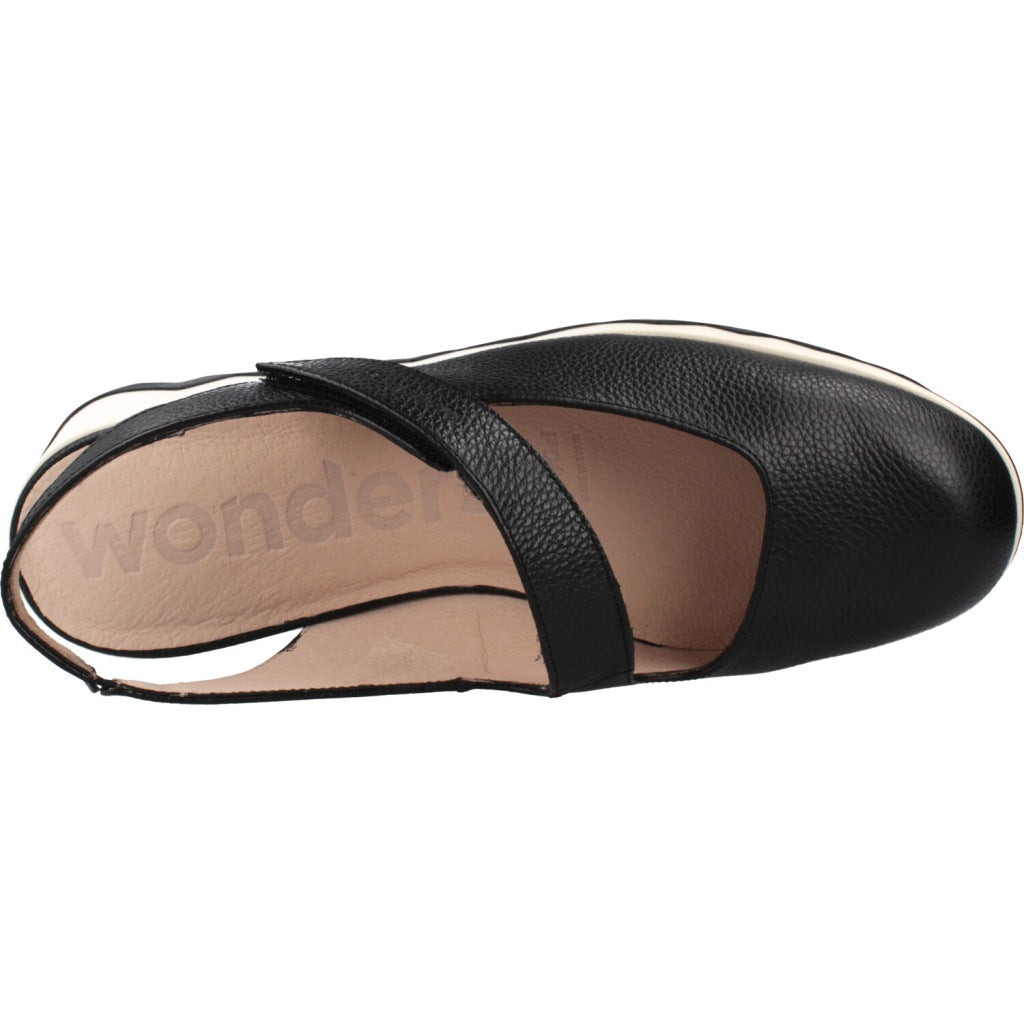 WONDERS SANDALIA CERRADA en color NEGRO (6)