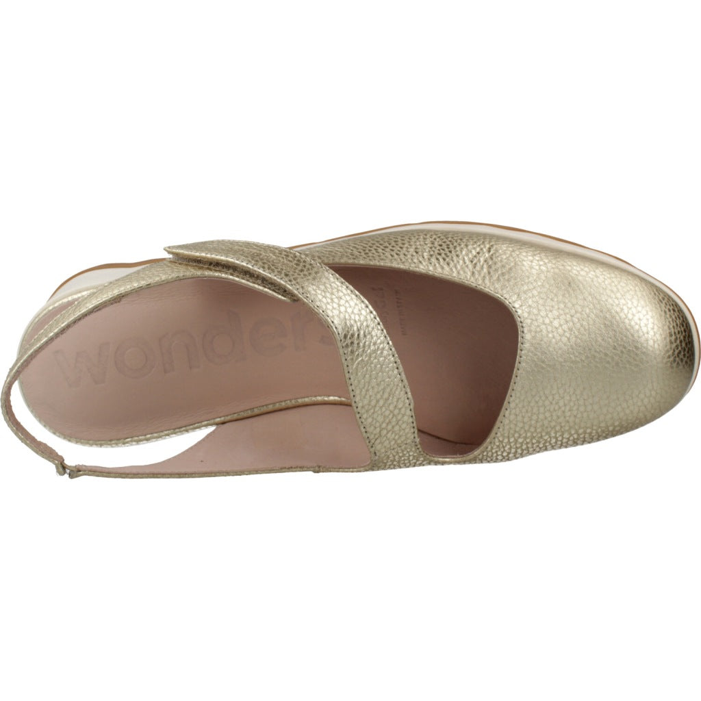 WONDERS SANDALIA CERRADA en color ORO (6)