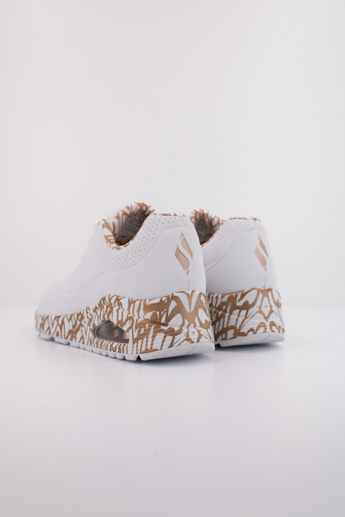 SKECHERS UNO - LOVING LOVE en color BLANCO (4)