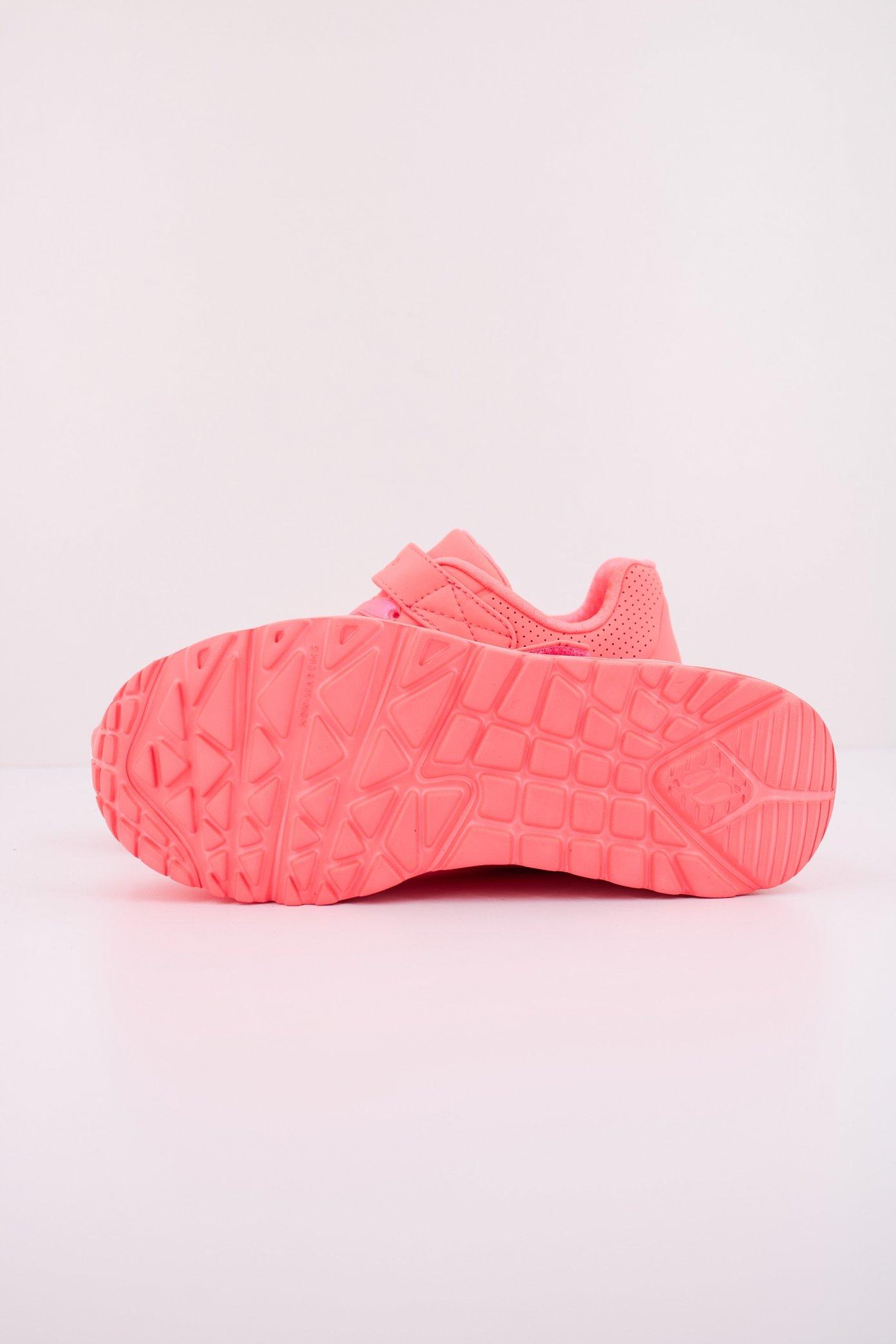 SKECHERS UNO LITE en color ROSA (5)