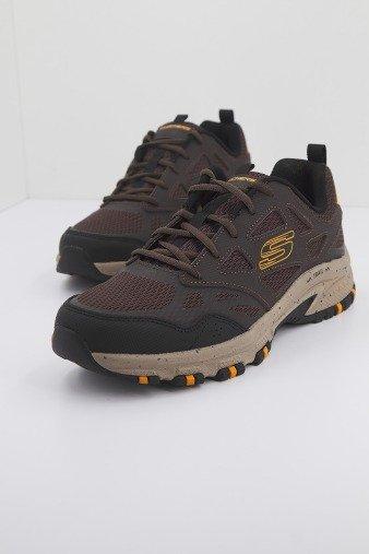 SKECHERS HILLCREST en color MARRON (2)