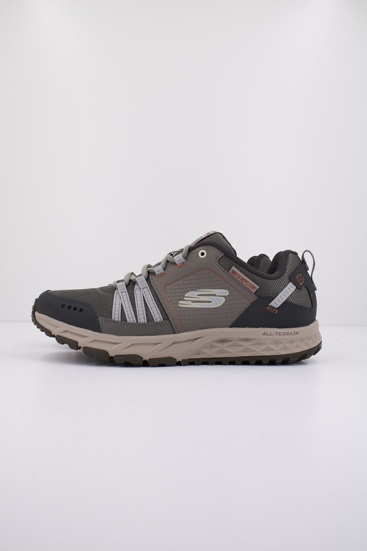 SKECHERS ESCAPE PLAN en color MARRON (1)