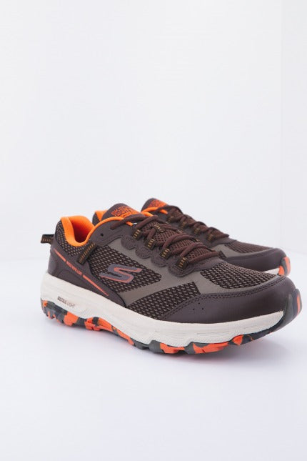 SKECHERS GO RUN TRAIL en color MARRON (1)