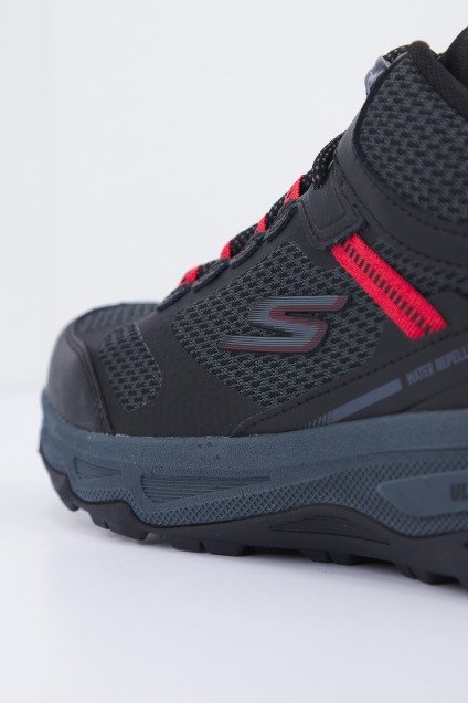 SKECHERS GO RUN TRAIL ALTITUDE en color NEGRO (4)