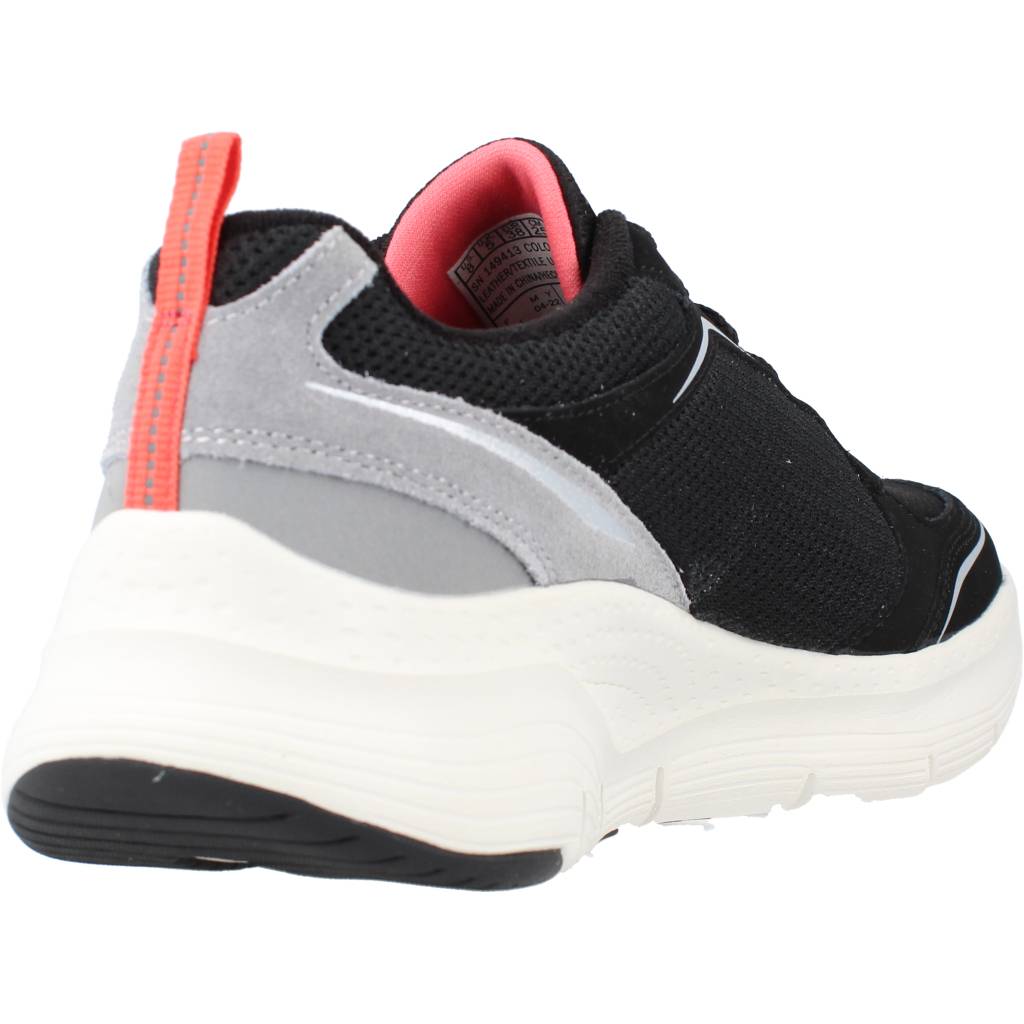 SKECHERS ARCH FIT GENTLE STRIDE en color NEGRO (3)