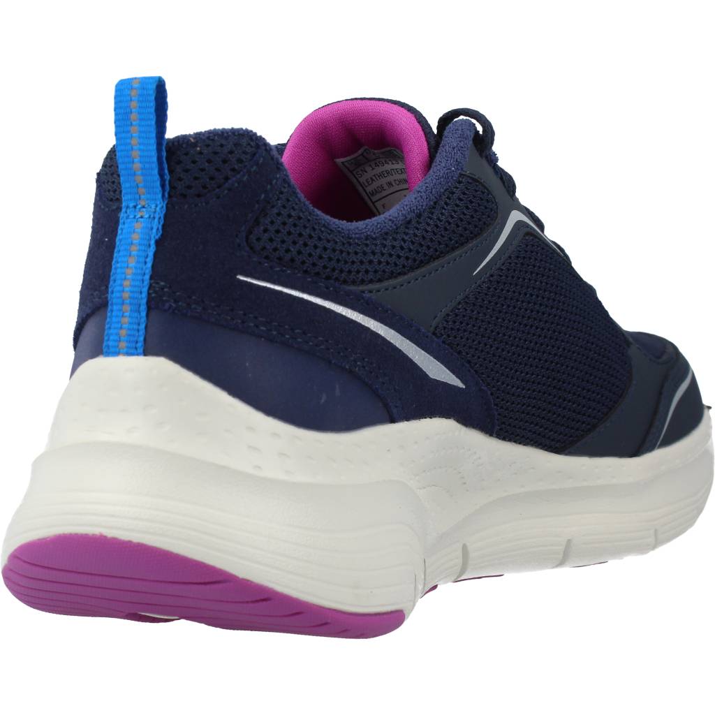 SKECHERS ARCH FIT GENTLE STRIDE en color AZUL (3)
