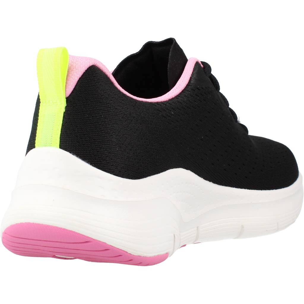 SKECHERS ARCH FIT-INFINITY COOL en color NEGRO (3)