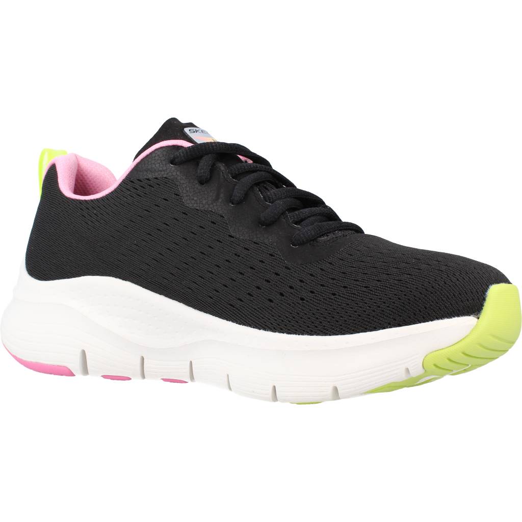 SKECHERS ARCH FIT-INFINITY COOL en color NEGRO (5)
