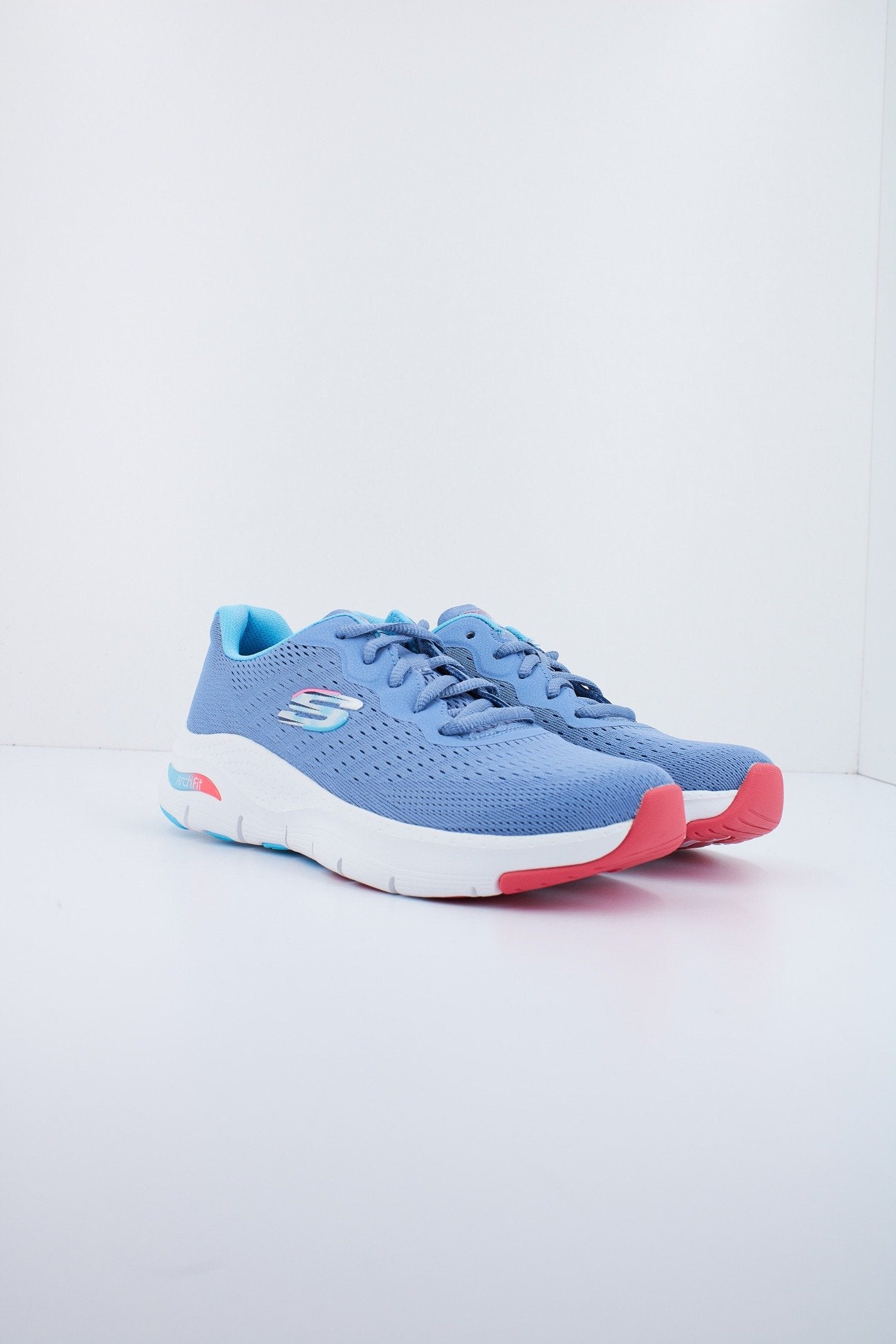 SKECHERS ARCH FIT-INFINITY COOL en color AZUL (2)