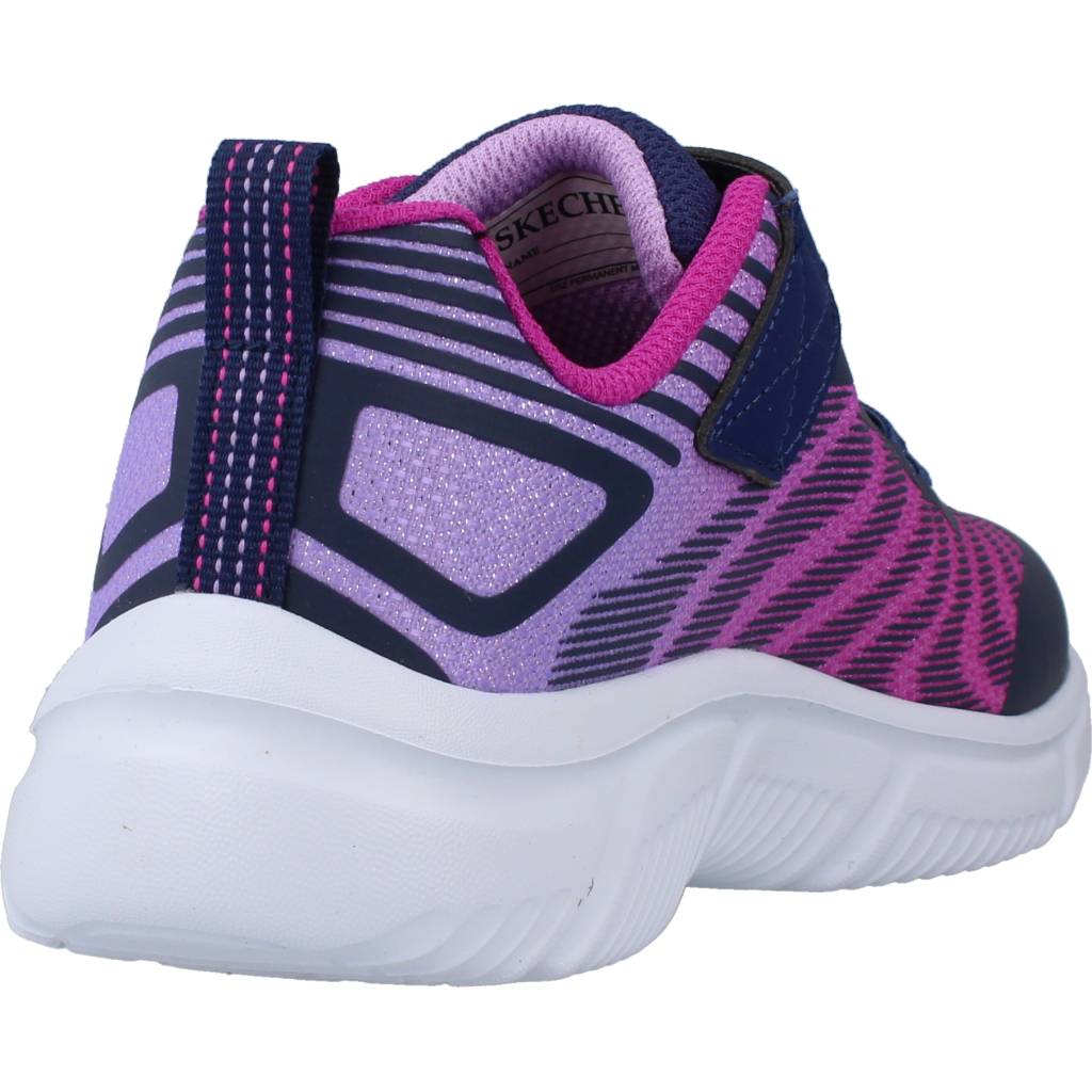 SKECHERS RUN -FIERCE FLASH en color ROSA (3)