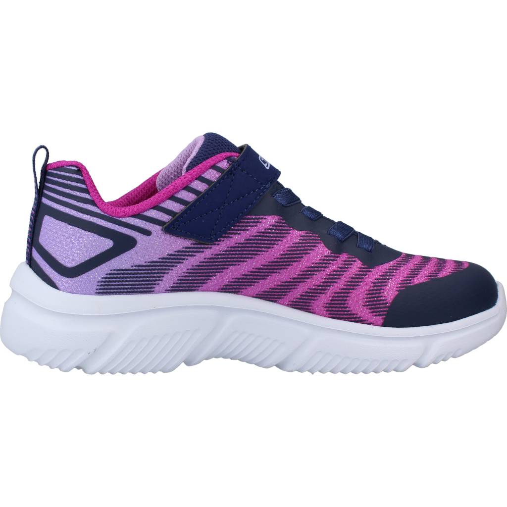 SKECHERS RUN -FIERCE FLASH en color ROSA (4)
