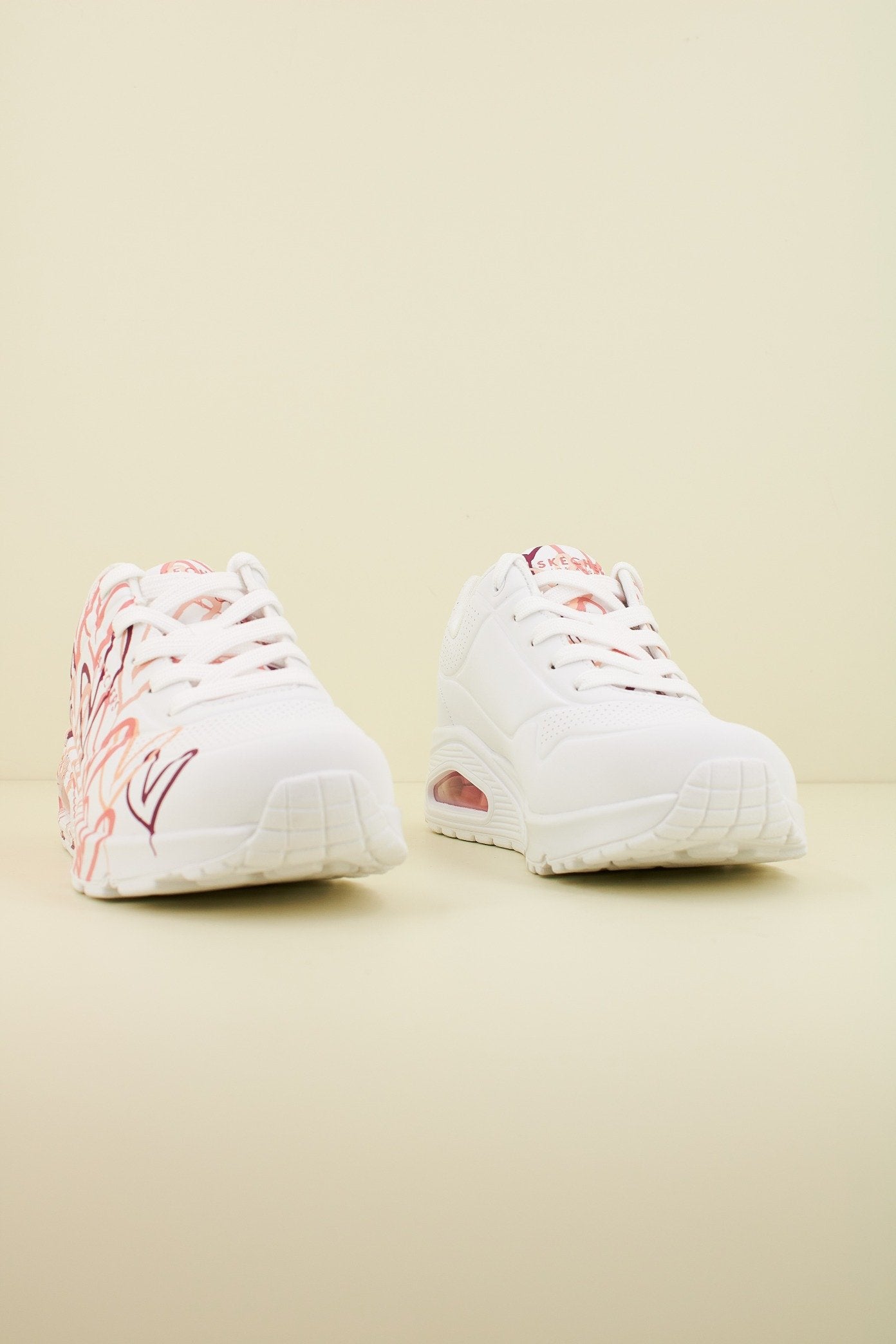 SKECHERS UNO-SPREAD THE LOVE en color BLANCO (2)