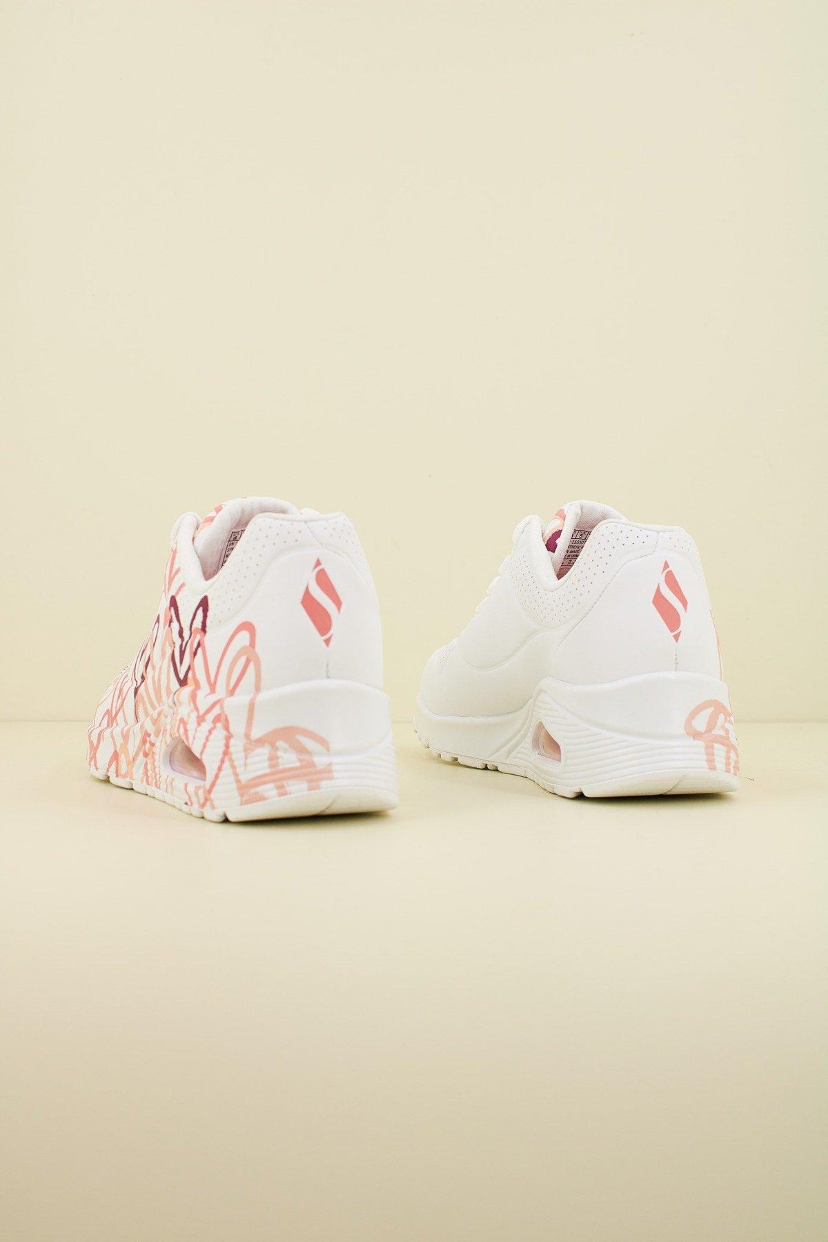 SKECHERS UNO-SPREAD THE LOVE en color BLANCO (3)