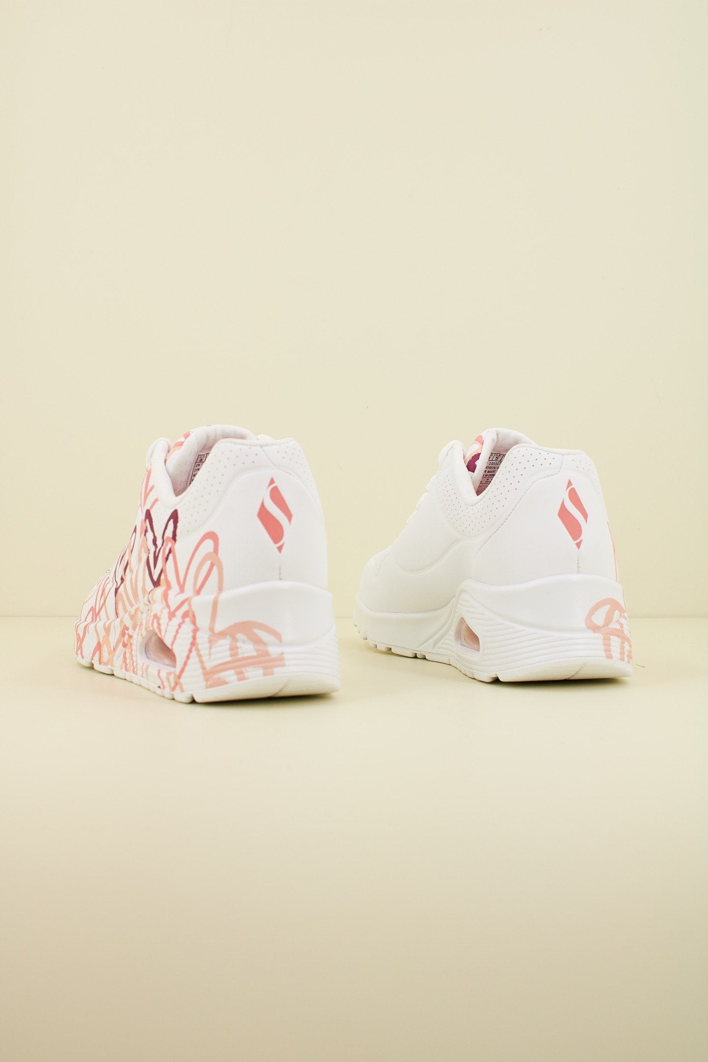SKECHERS UNO-SPREAD THE LOVE en color BLANCO (3)