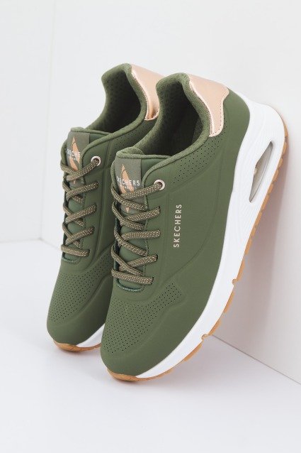 SKECHERS UNO - SHIMMER AWAY en color VERDE (1)