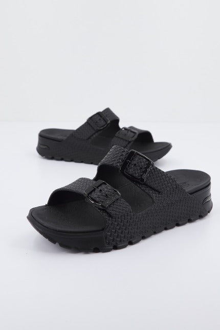 SKECHERS ARCH FIT FOOTSTEPS HI'NESS en color NEGRO (1)
