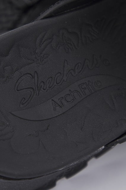 SKECHERS ARCH FIT FOOTSTEPS HI'NESS en color NEGRO (4)
