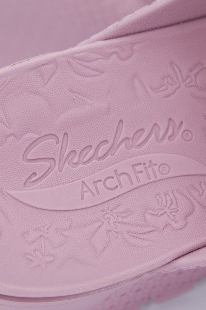 SKECHERS ARCH FIT FOOTSTEPS HI'NESS en color ROSA (4)