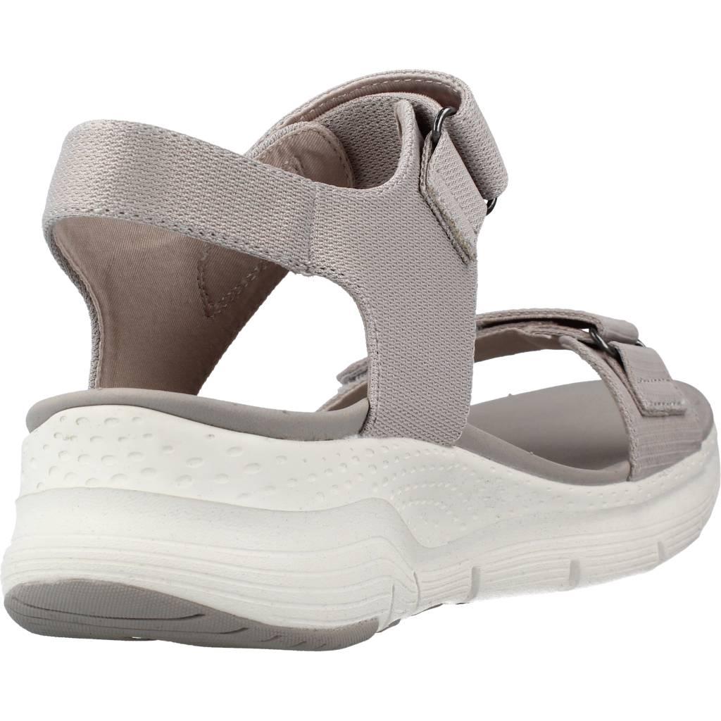 SKECHERS ARCH FIT TOURISTY en color BEIS (3)