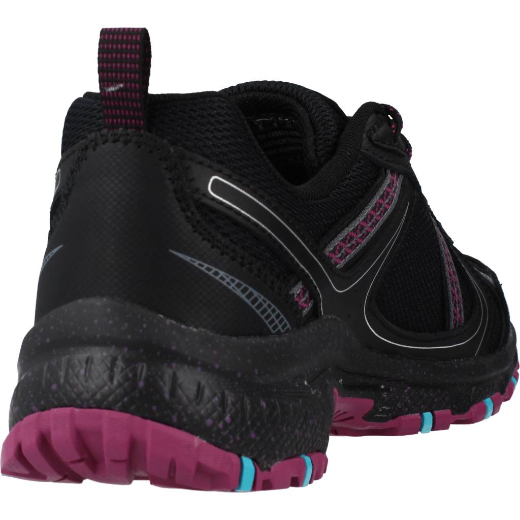 SKECHERS HILLCREST - VAST ADVENTURE en color NEGRO (3)