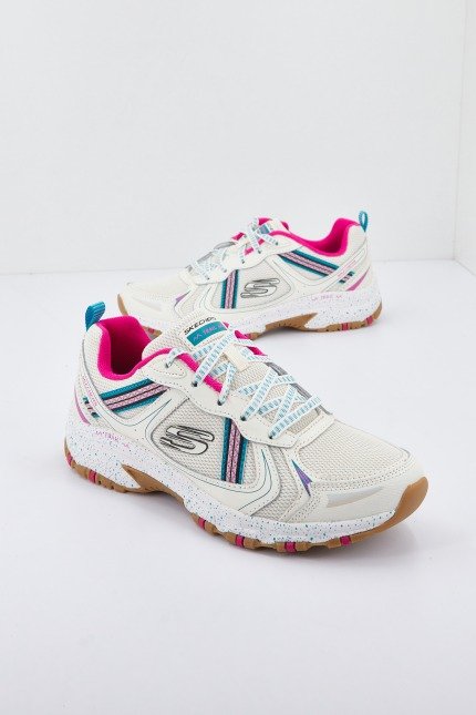 SKECHERS HILLCREST - VAST ADVENTURE en color BEIS (1)