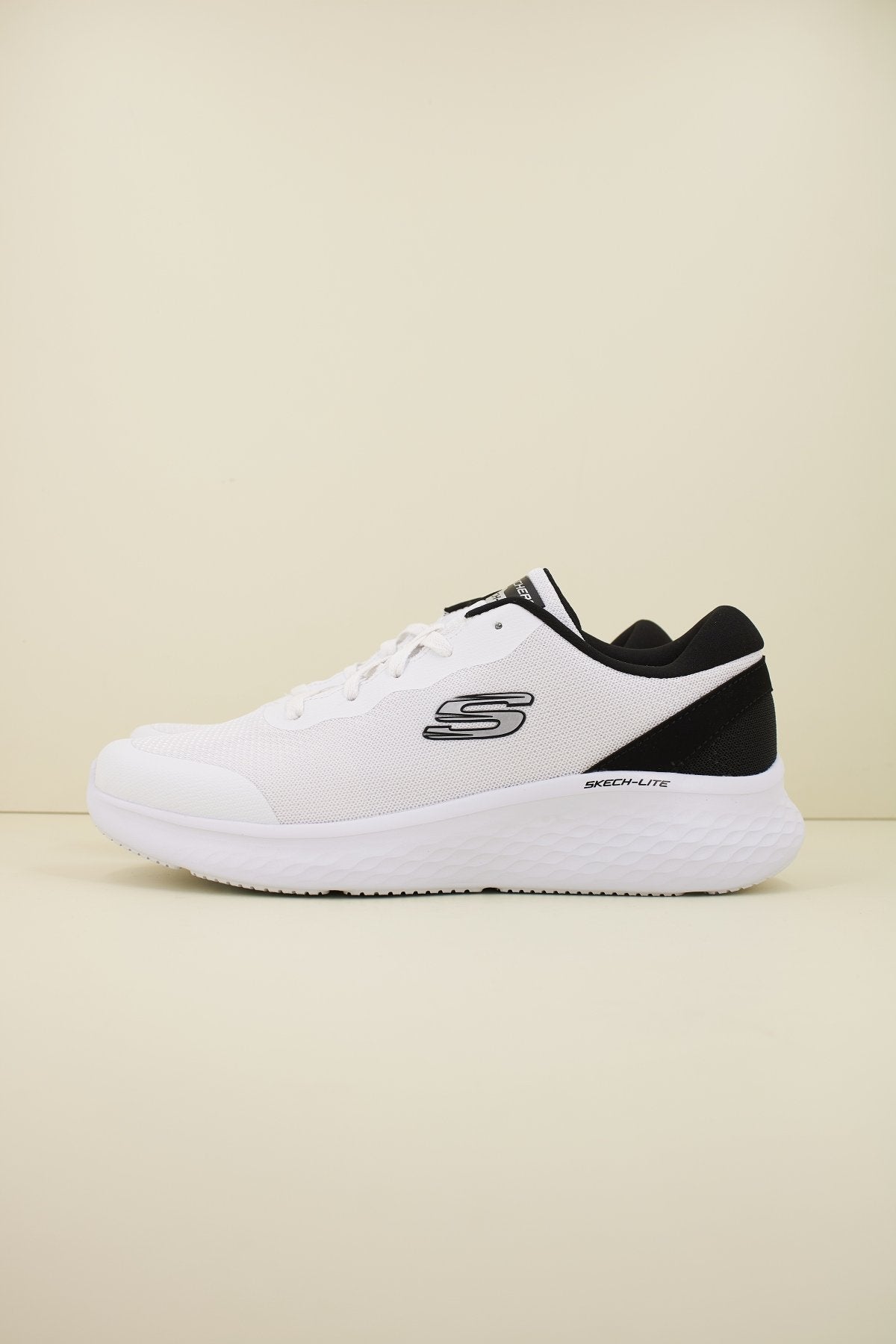 SKECHERS LITE PRO en color BLANCO (1)