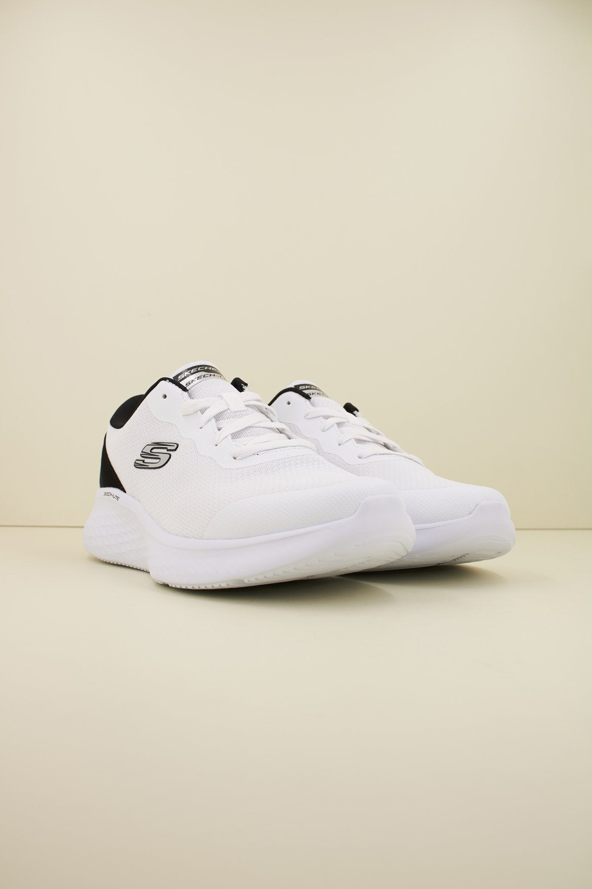 SKECHERS LITE PRO en color BLANCO (2)
