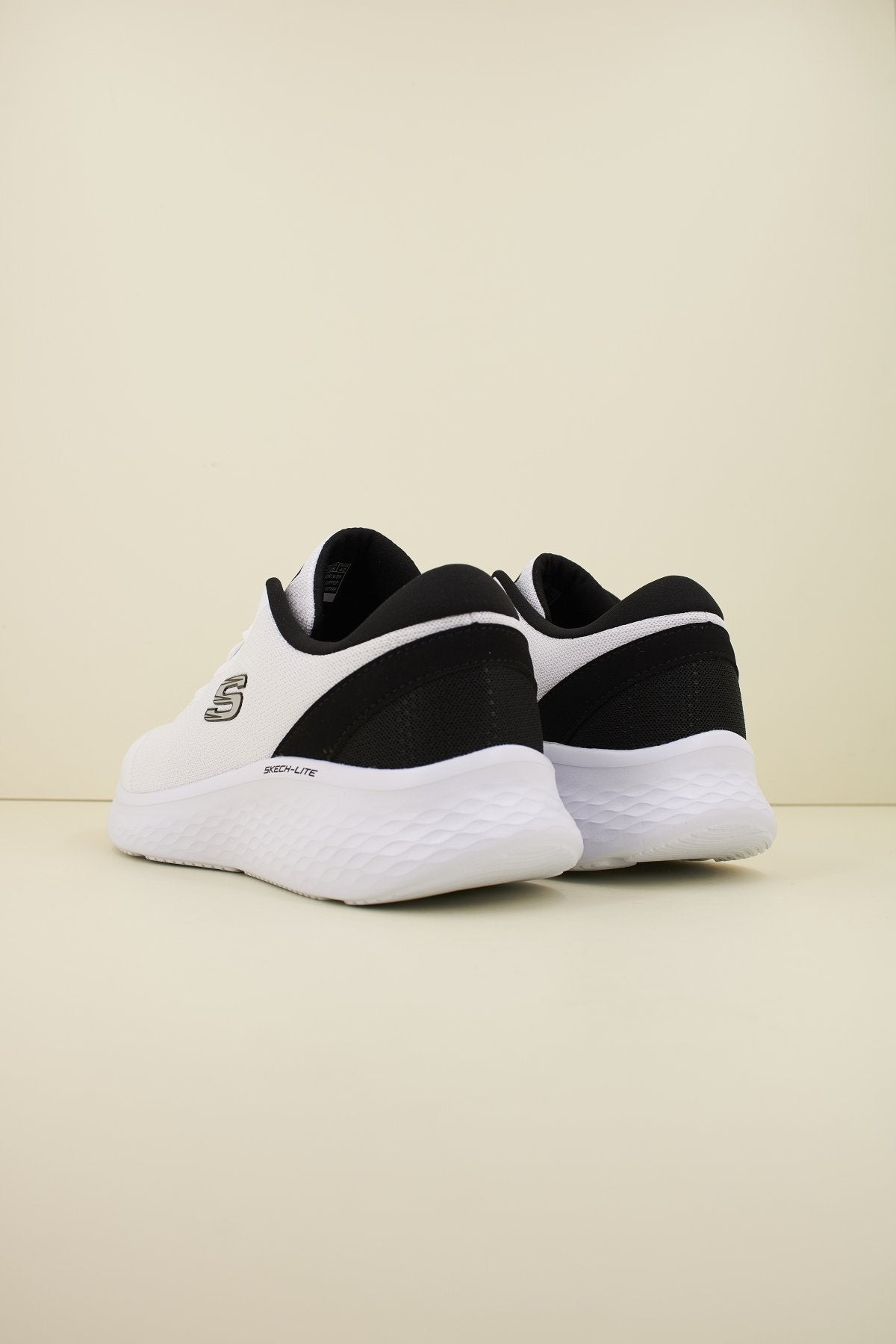 SKECHERS LITE PRO en color BLANCO (3)