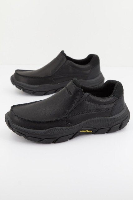 SKECHERS RESPECTED en color NEGRO (2)