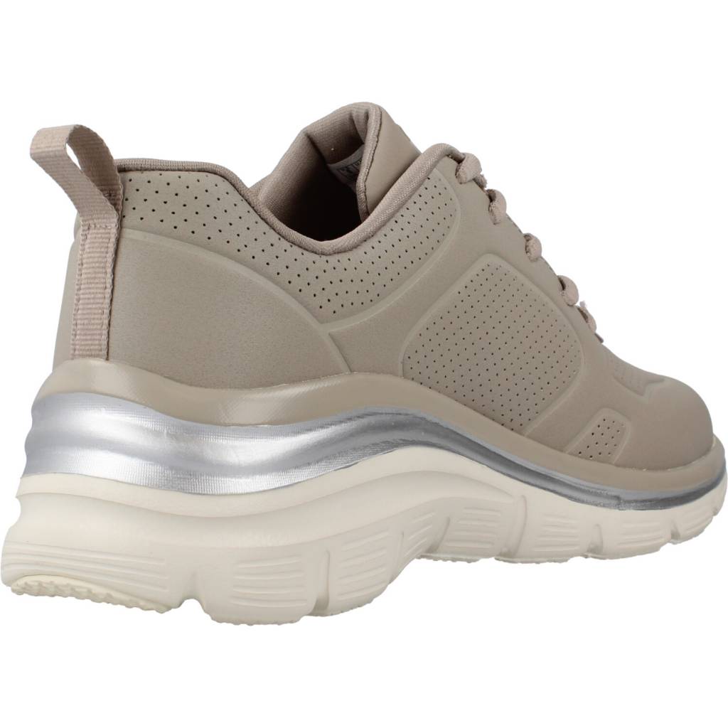 SKECHERS S en color MARRON CLARO (3)