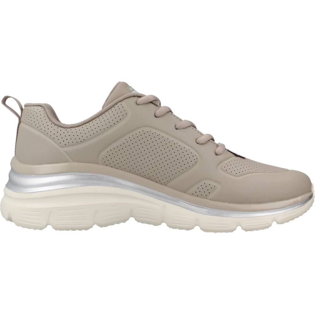 SKECHERS S en color MARRON CLARO (4)