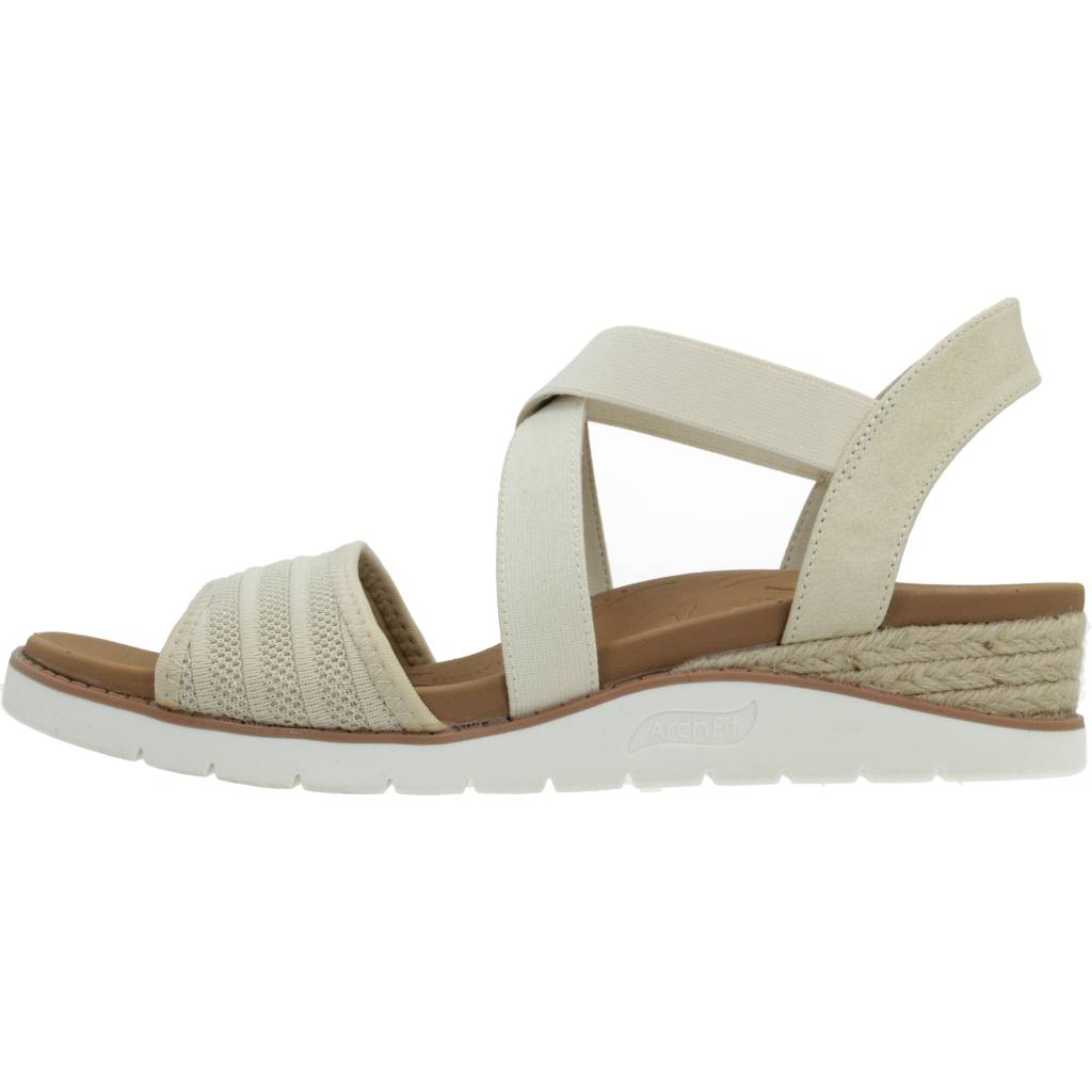 SKECHERS ARCH FIT BEACH KISS en color BEIS (2)