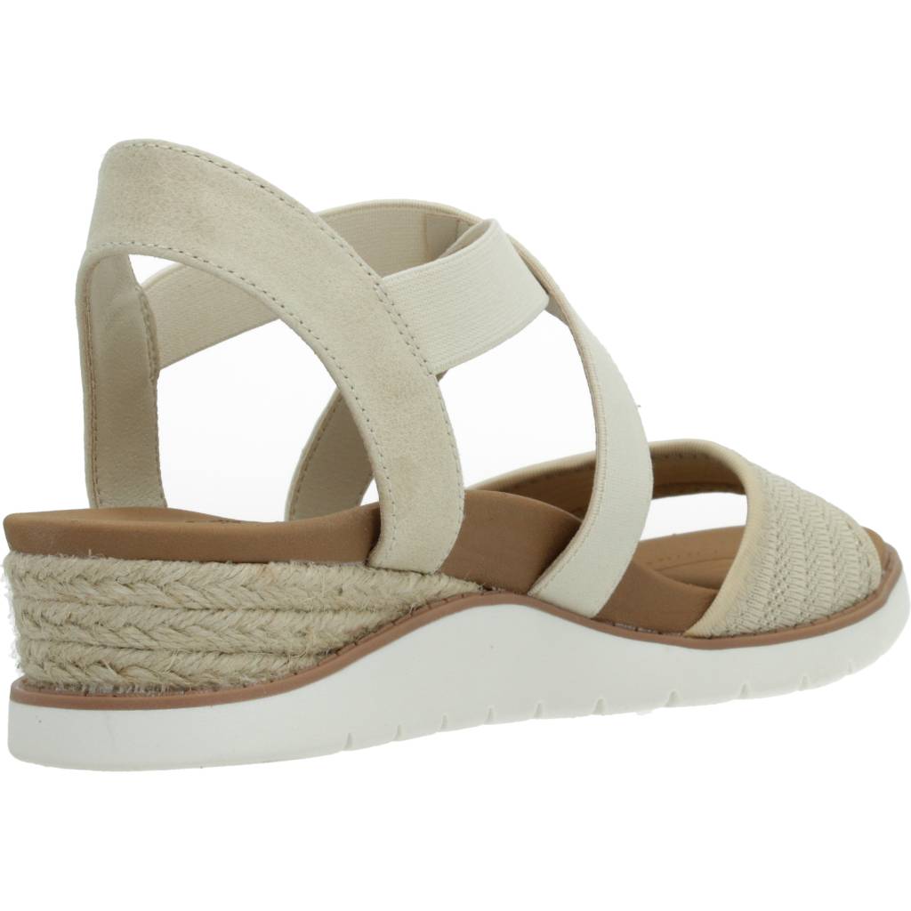 SKECHERS ARCH FIT BEACH KISS en color BEIS (3)