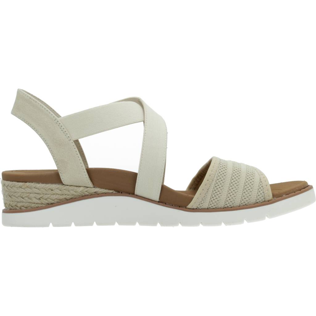 SKECHERS ARCH FIT BEACH KISS en color BEIS (4)