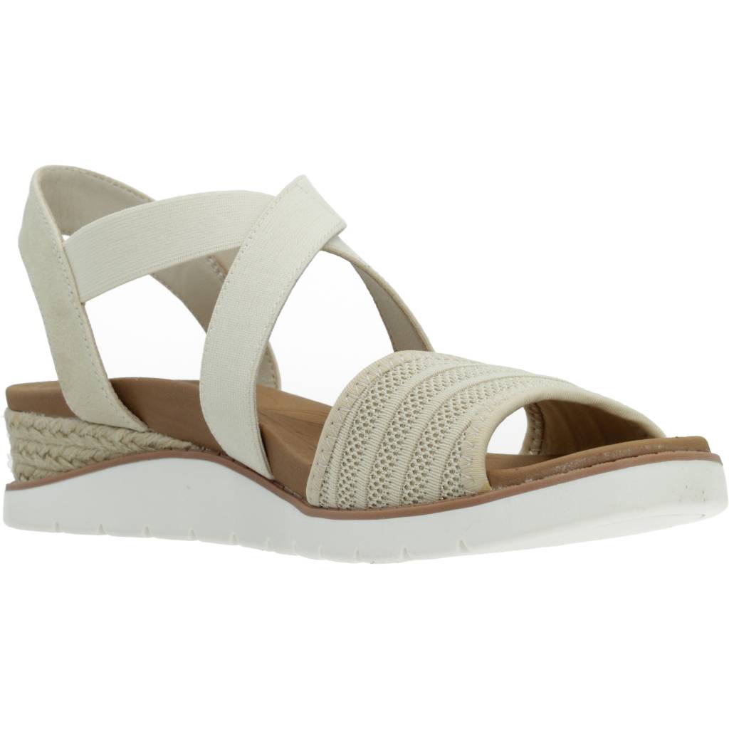 SKECHERS ARCH FIT BEACH KISS en color BEIS (5)