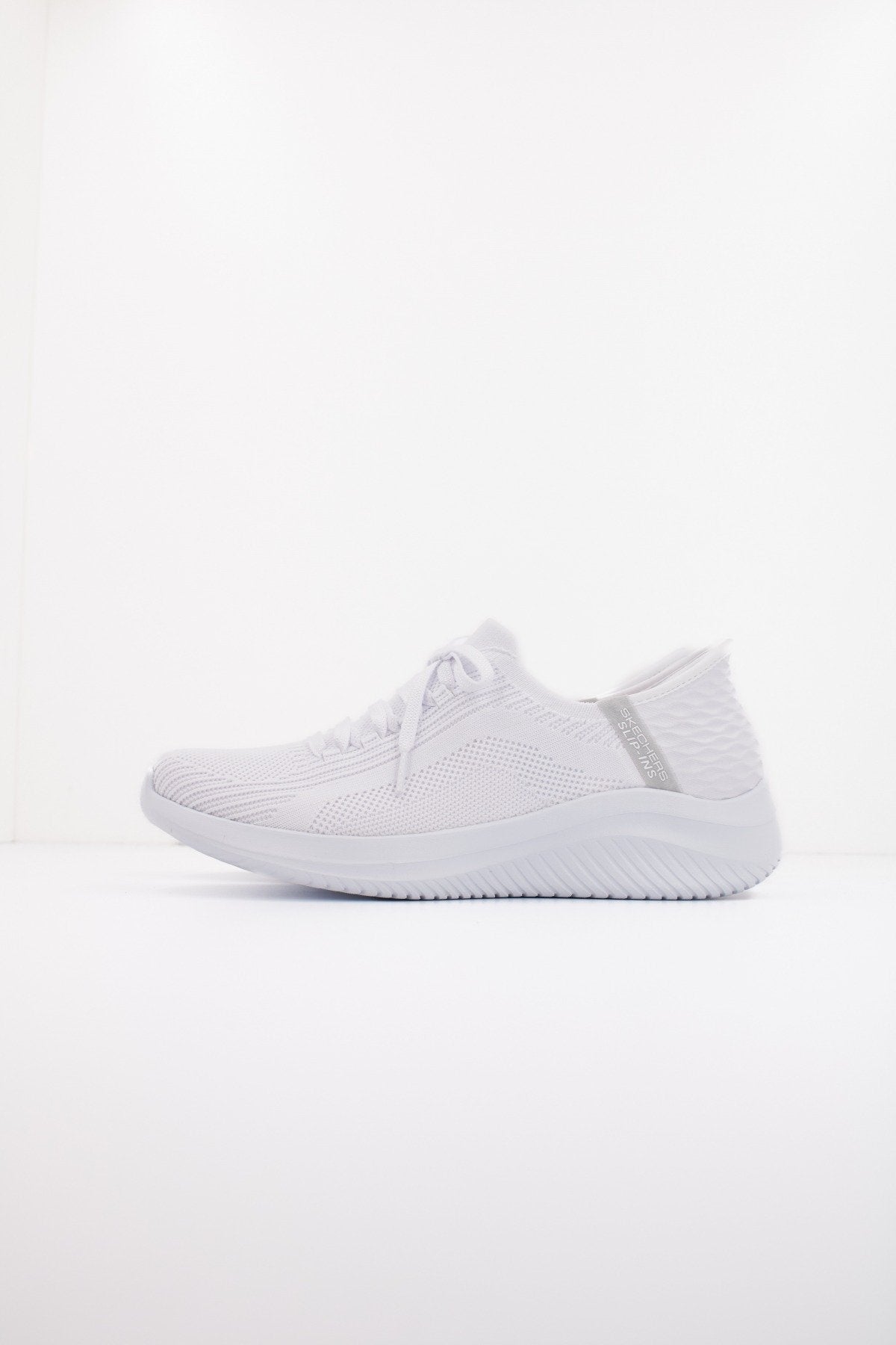 SKECHERS SLIP-INS: ULTRA FLEX . TONAL STRETC en color BLANCO (1)