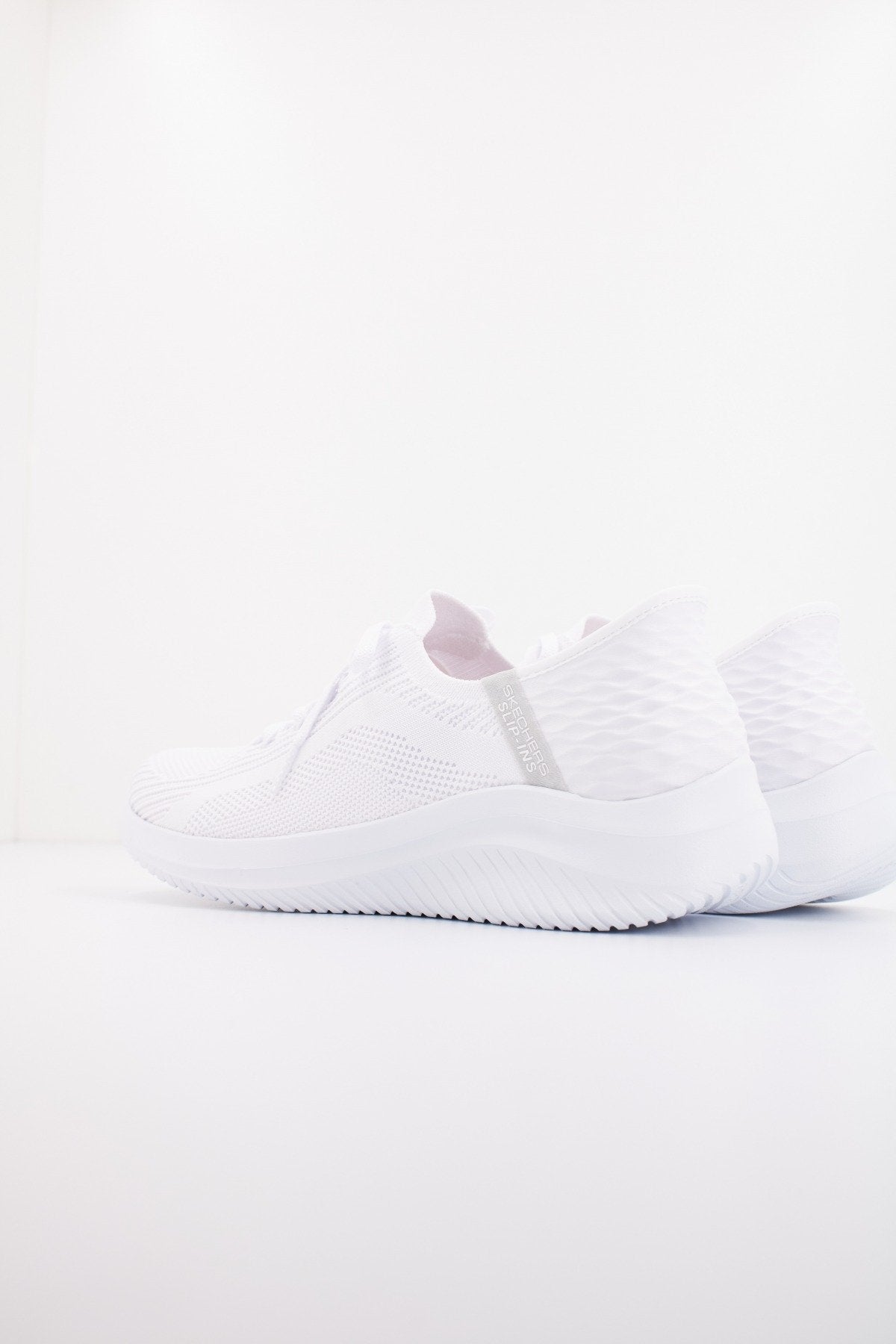 SKECHERS SLIP-INS: ULTRA FLEX . TONAL STRETC en color BLANCO (3)