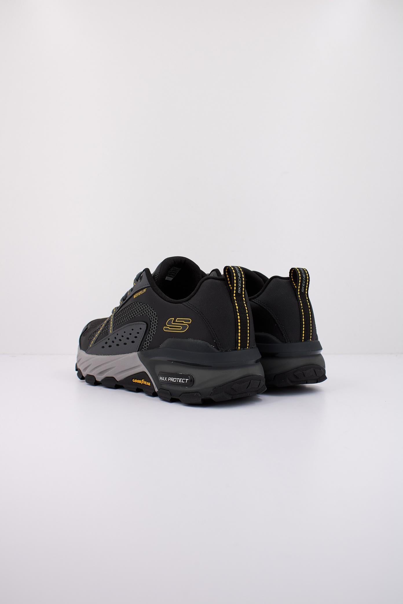 SKECHERS MAX PROTECT en color GRIS (5)