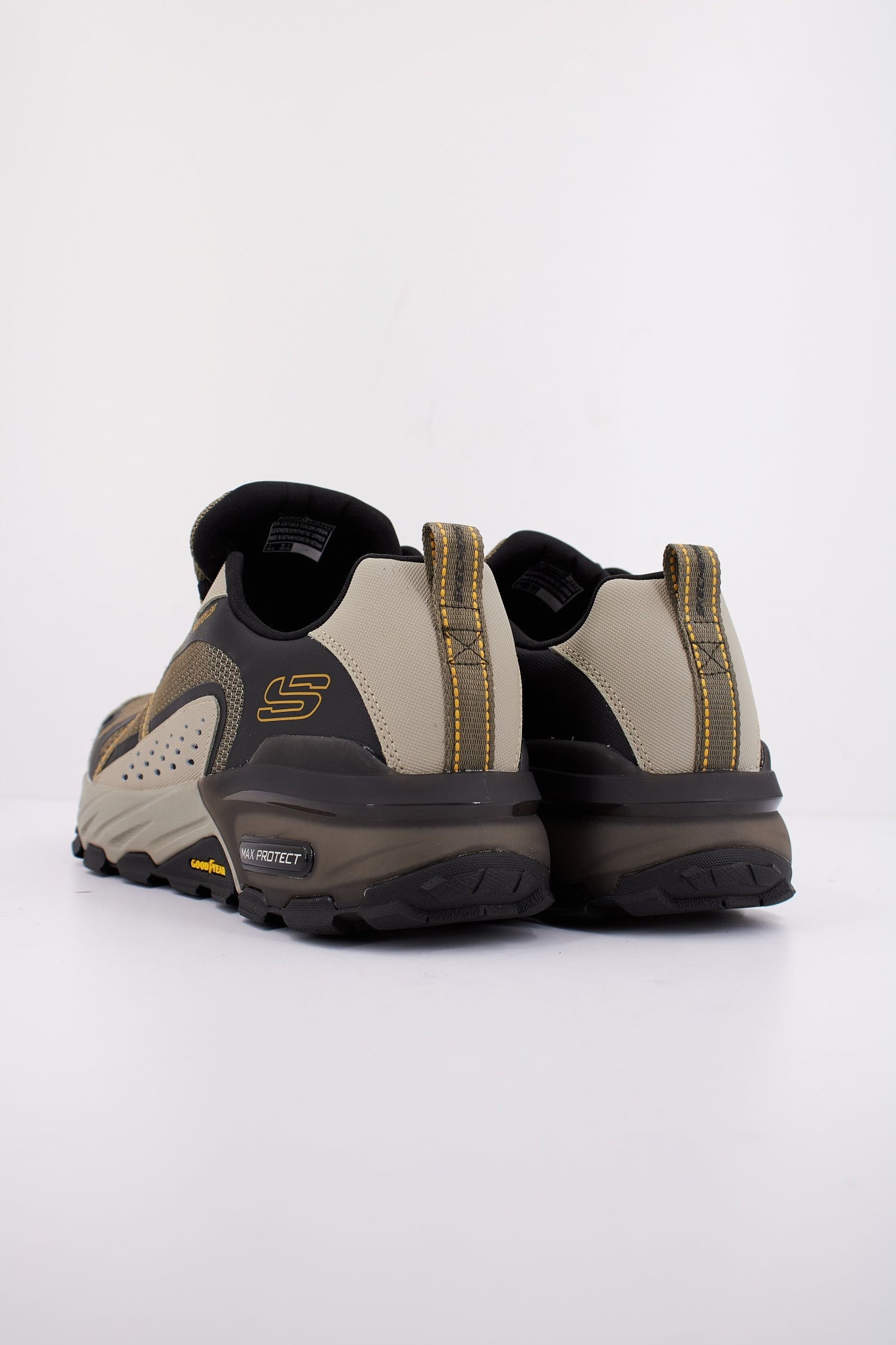 SKECHERS MAX PROTECT en color VERDE (4)